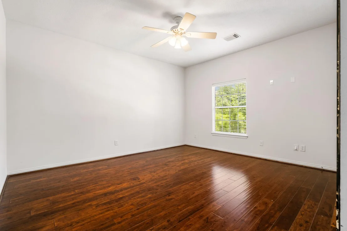Photo of 187 E Lansdowne Circle
