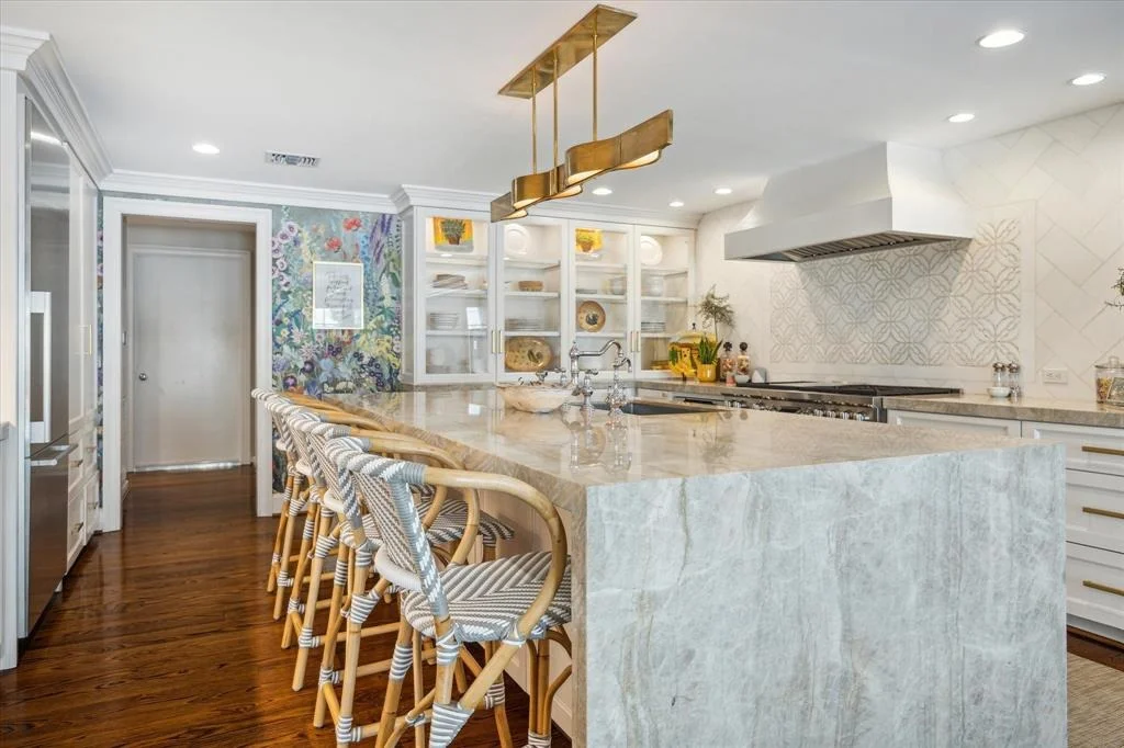 Photo of 2411 River Oaks Boulevard