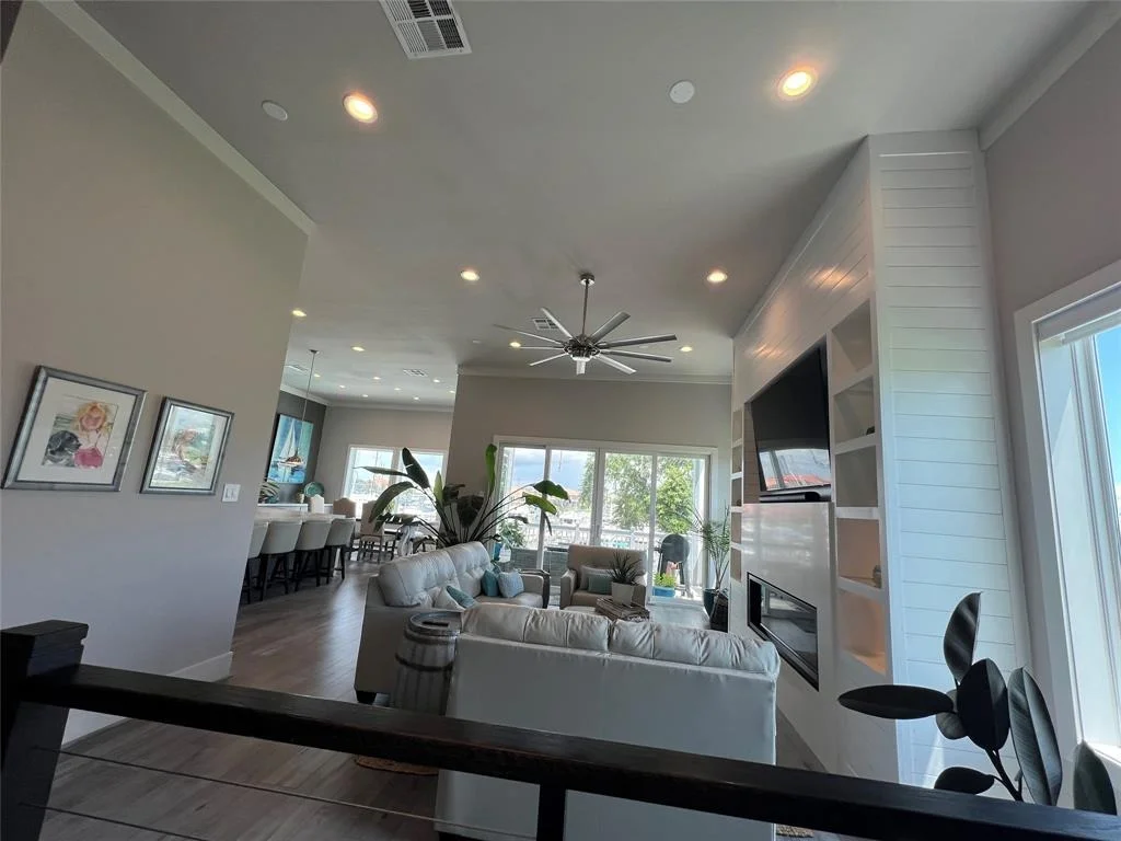 Photo of 2182 Marina Way