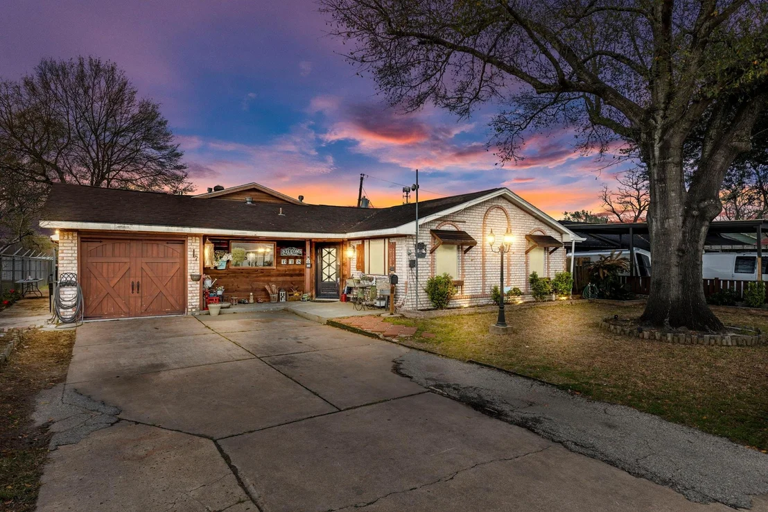 Photo of 618 Mosher Lane