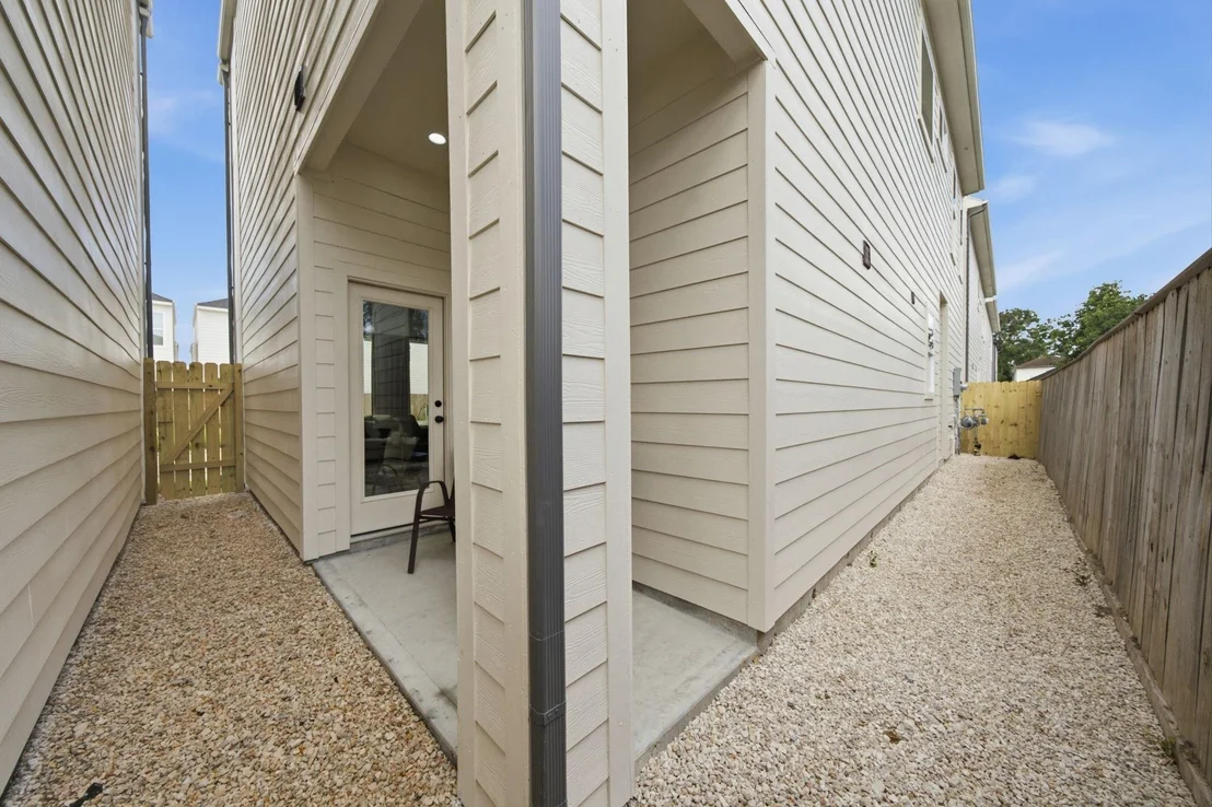Photo of 8902 Knoll Leaf Drive