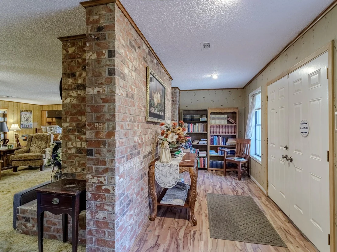 Photo of 1804 Lakeview Drive