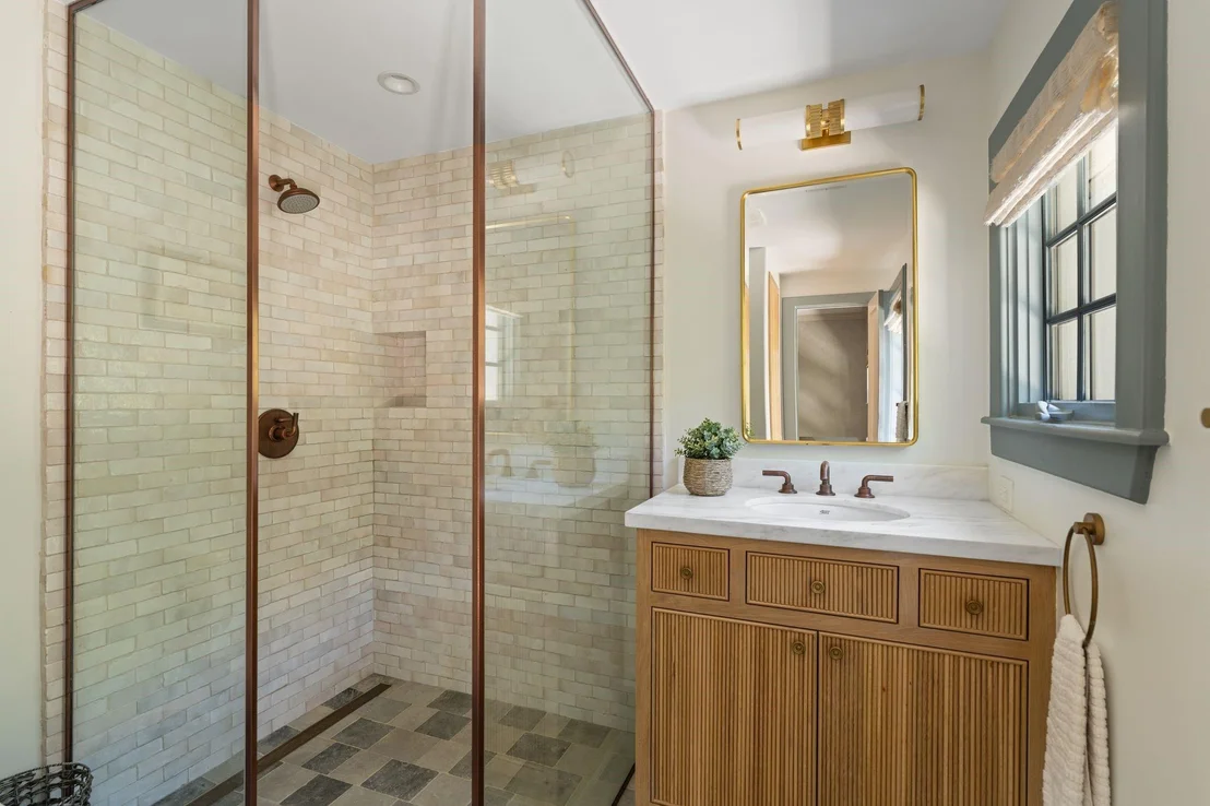 Photo of 2103 South Boulevard