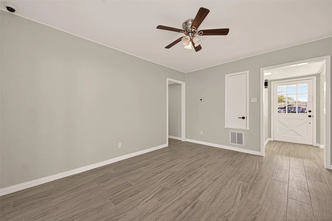 Photo of 118 W Doverfield Drive