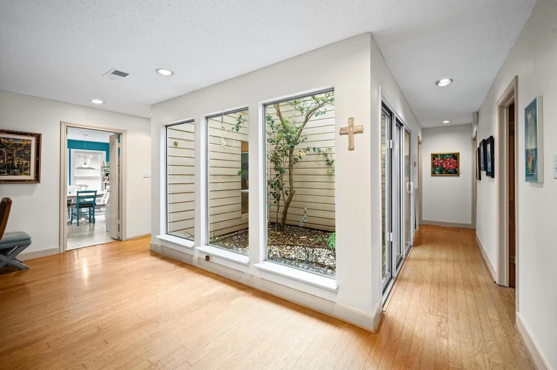 Photo of 1034 Coachlight Drive