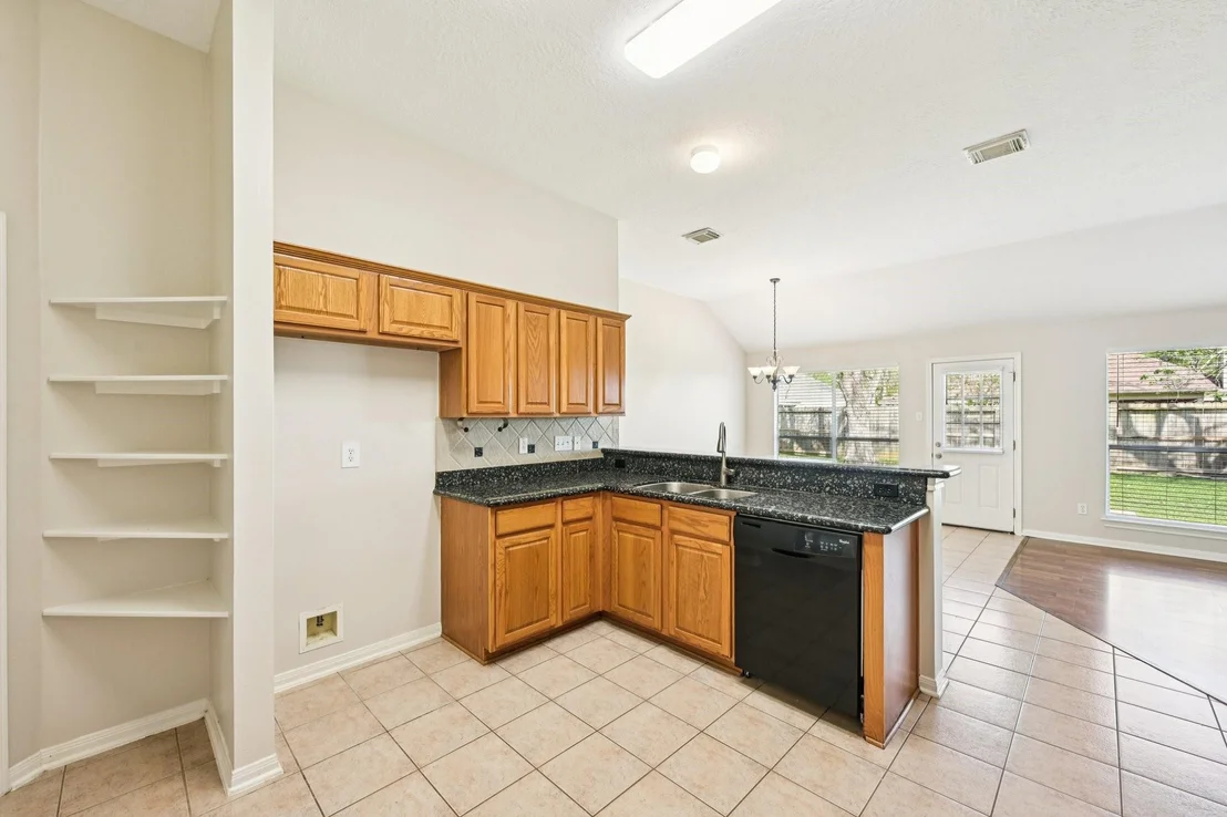 Photo of 1023 E Hampton Drive
