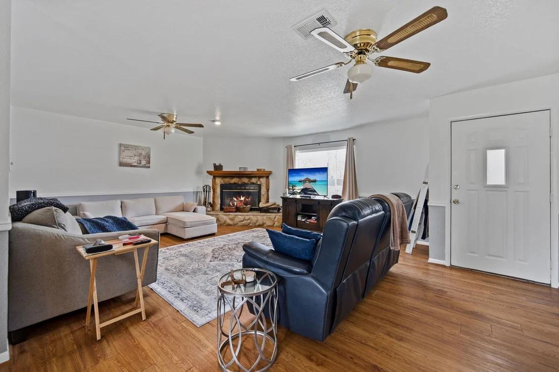 Photo of 400 Dora Street