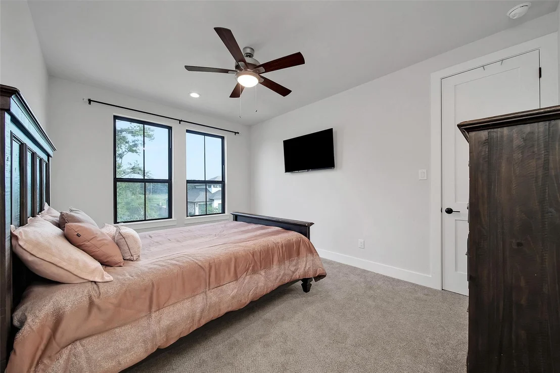 Photo of 16011 Bonjour Boulevard