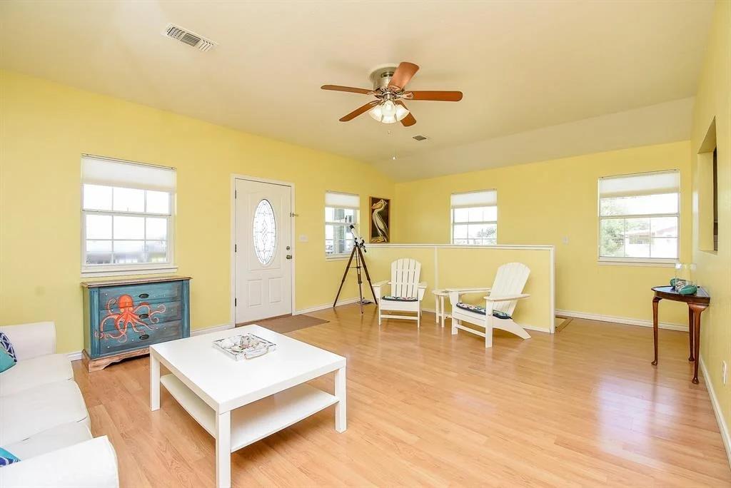 Photo of 1039 Bayview Drive