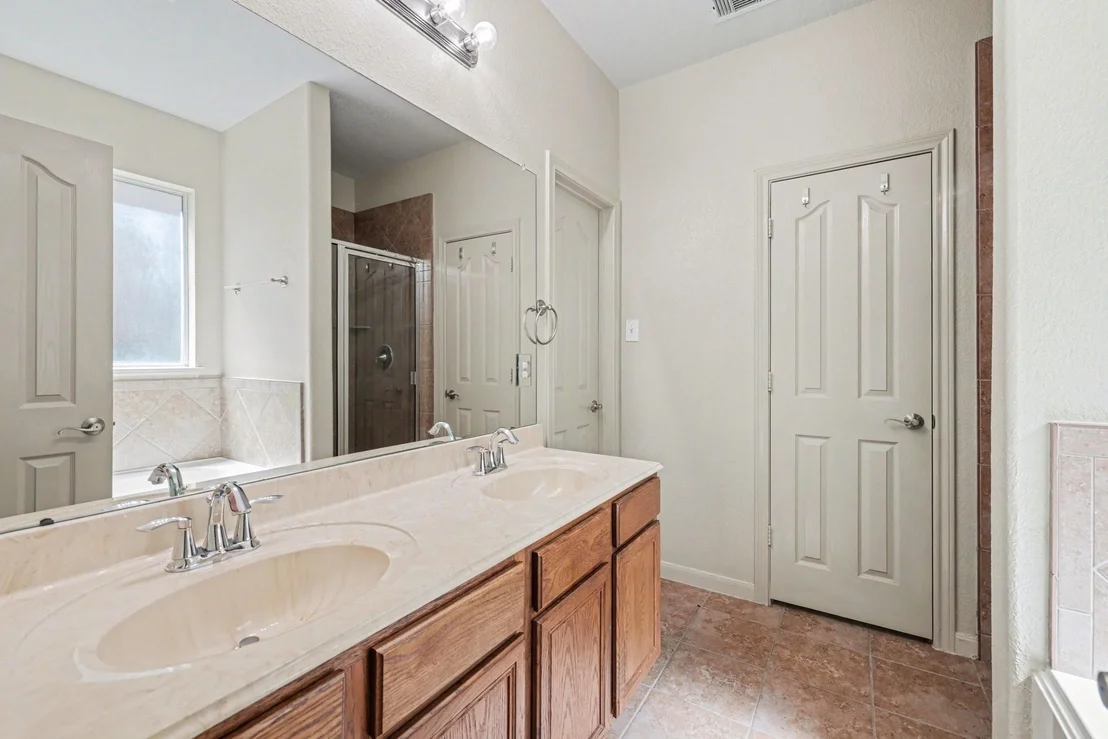 Photo of 4921 Summer Ridge Drive