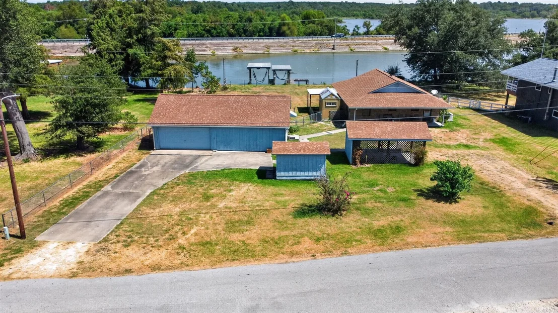 Photo of 281 Lakeshore N