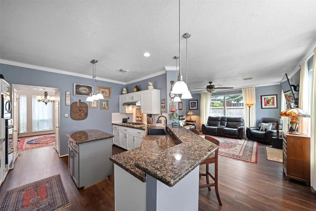 Photo of 16303 Avenplace Road