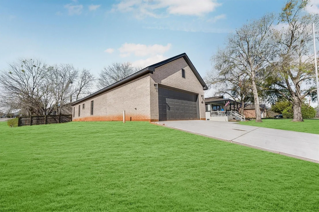Photo of 10703 Hillside Drive