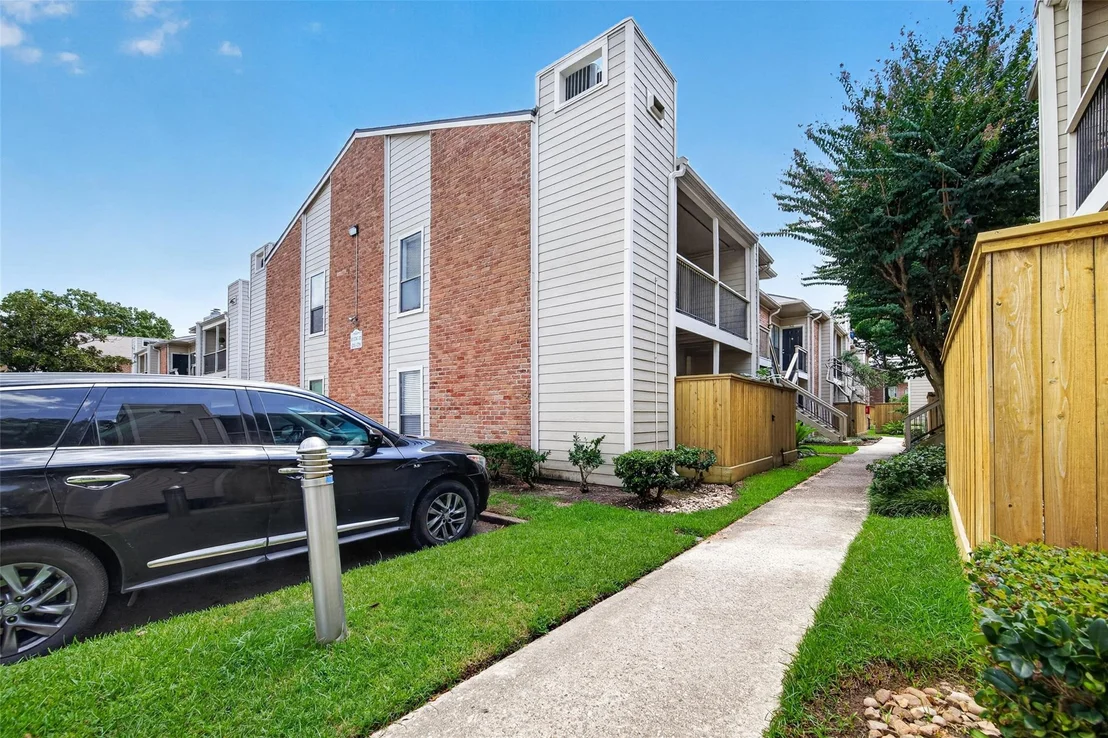 Photo of Unit 3D at 2001 Bering Drive