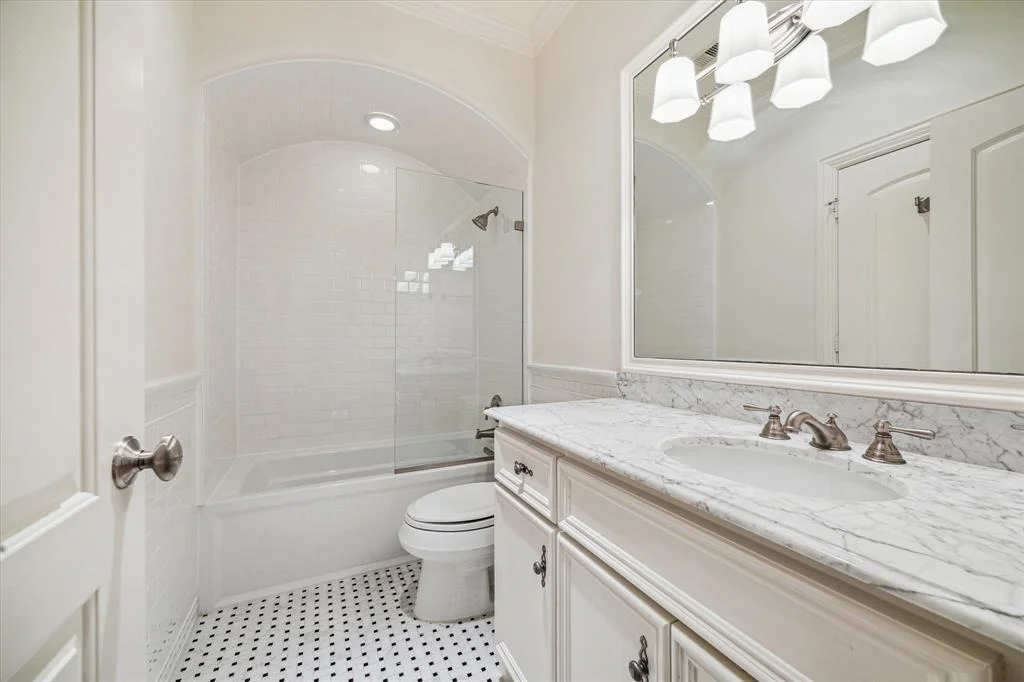 Photo of 2036 Addison Road
