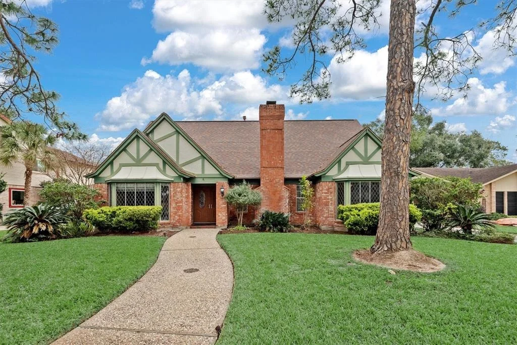 Photo of 18022 Longcliffe Drive