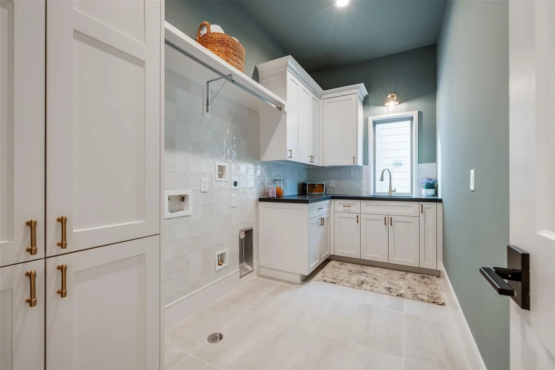 Photo of 2332 South Blvd Boulevard