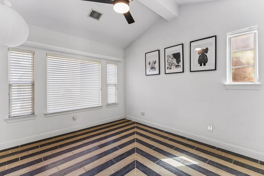 Photo of 14 Woodglade Way
