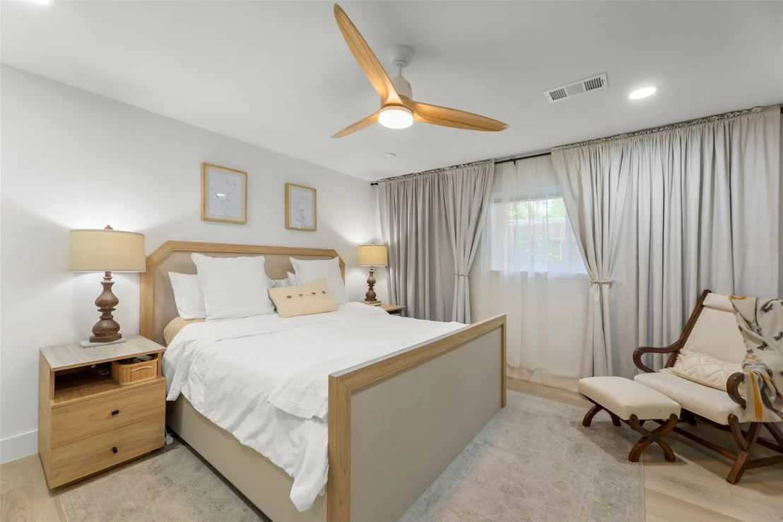 Photo of 802 N Wilcrest Drive