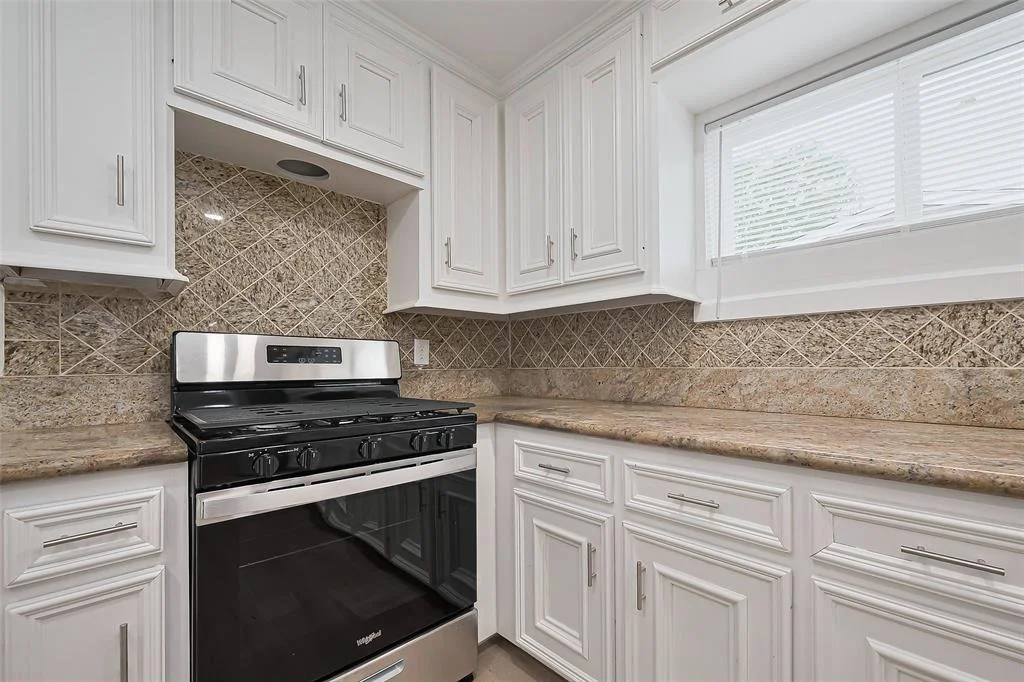 Photo of 7333 Lakehurst Drive