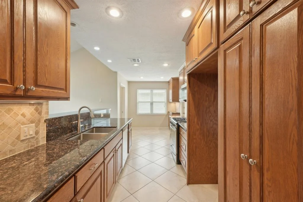 Photo of 8915 Roos Road