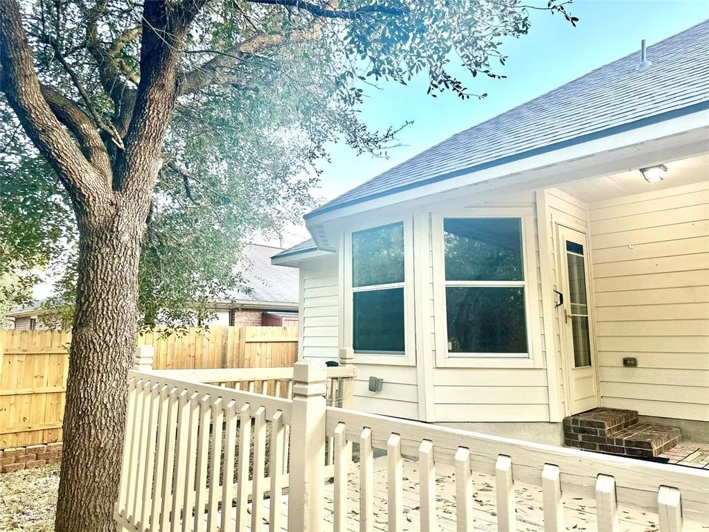 Photo of 1002 Summer Wood Boulevard