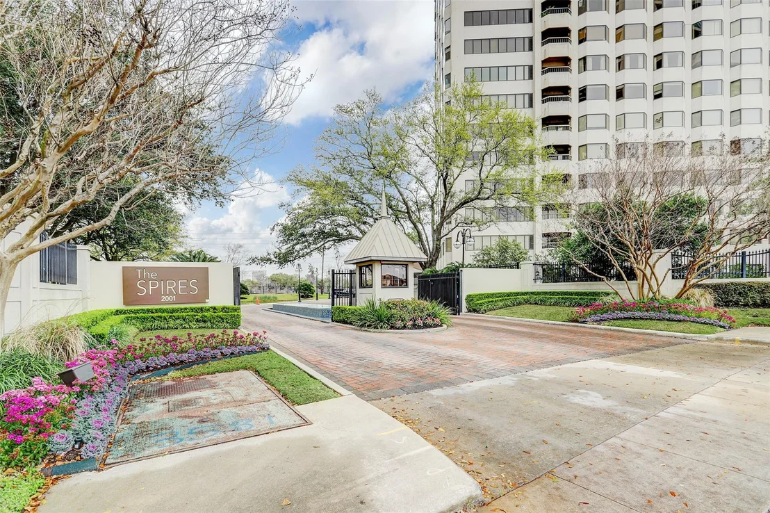 Photo of Unit 2004 at 2001 Holcombe Boulevard