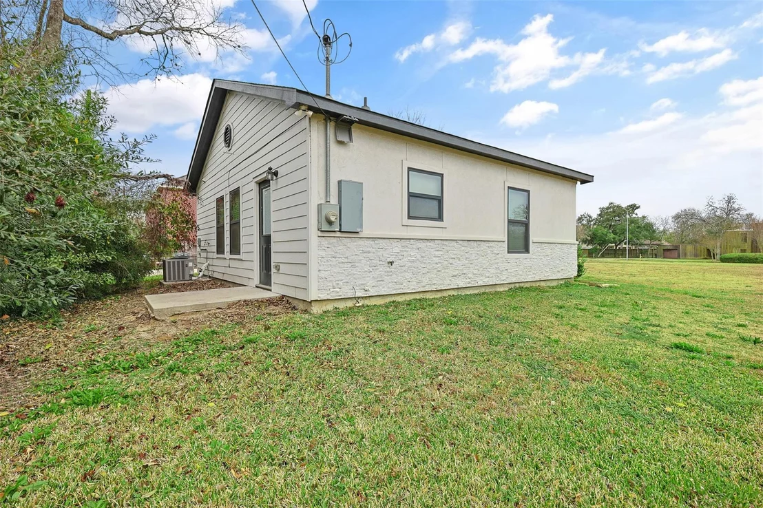 Photo of 3922 Roseneath Drive