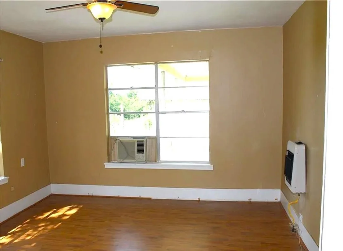 Photo of 302 Southern Oaks Drive