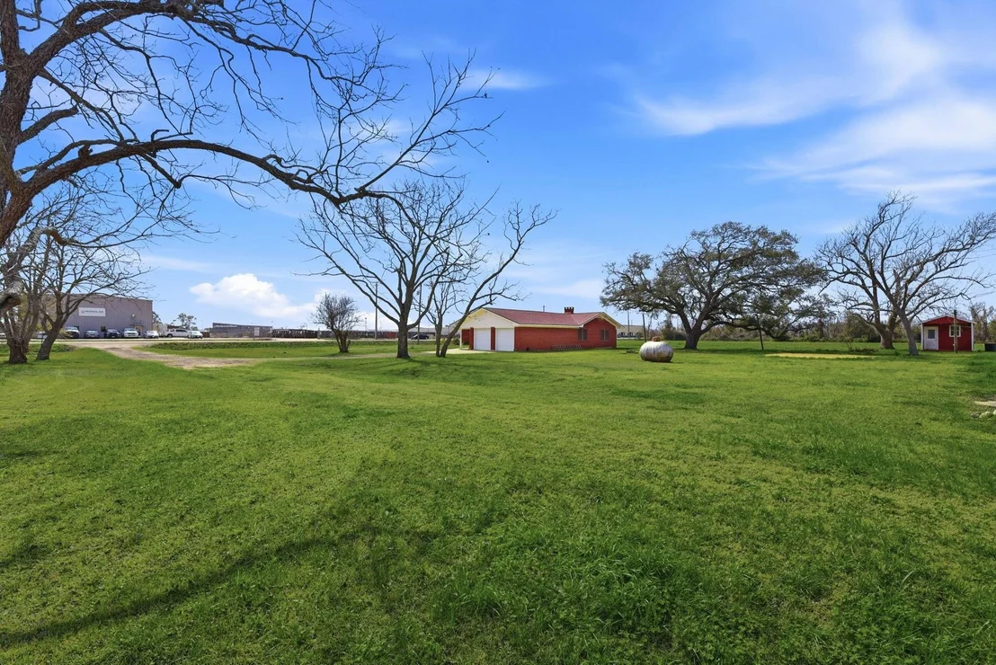 Photo of 1839 W Henderson Rd