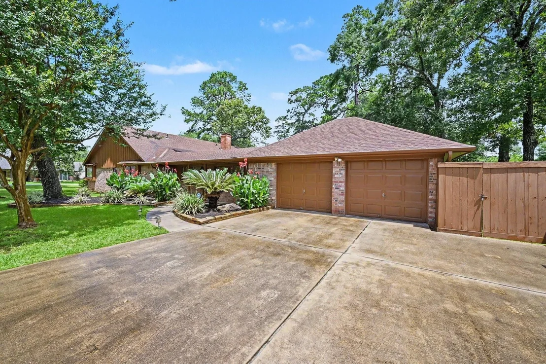 Photo of 26222 Oakhurst Drive