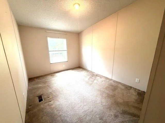 Photo of 406 E Lois Lane