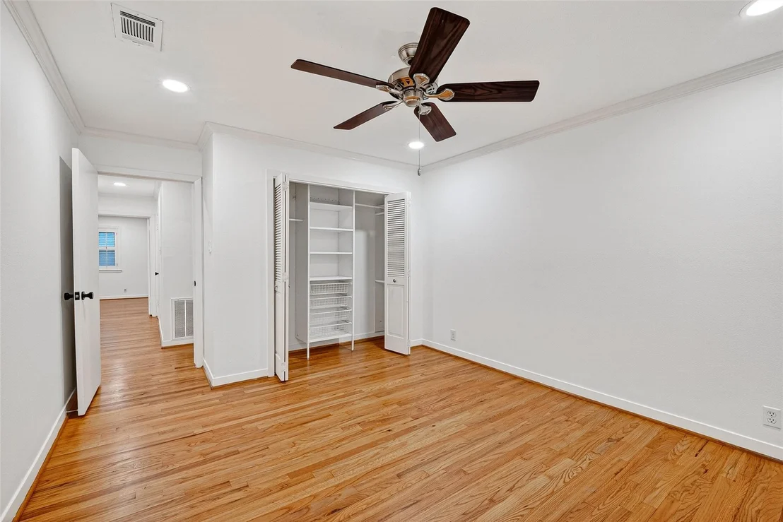 Photo of 5006 Creekbend Drive