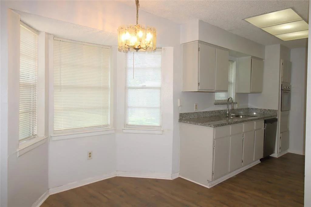 Photo of 701 Meadowglen Drive