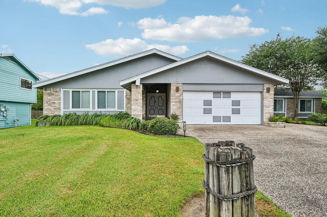 Photo of 2535 Cliff Drive