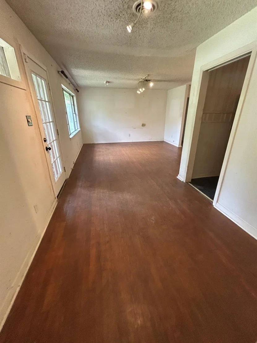 Photo of 5711 Turtle Creek Road