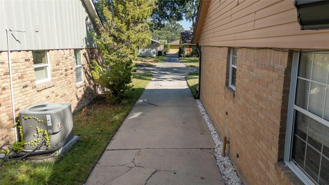Photo of 5739 Valkeith Drive