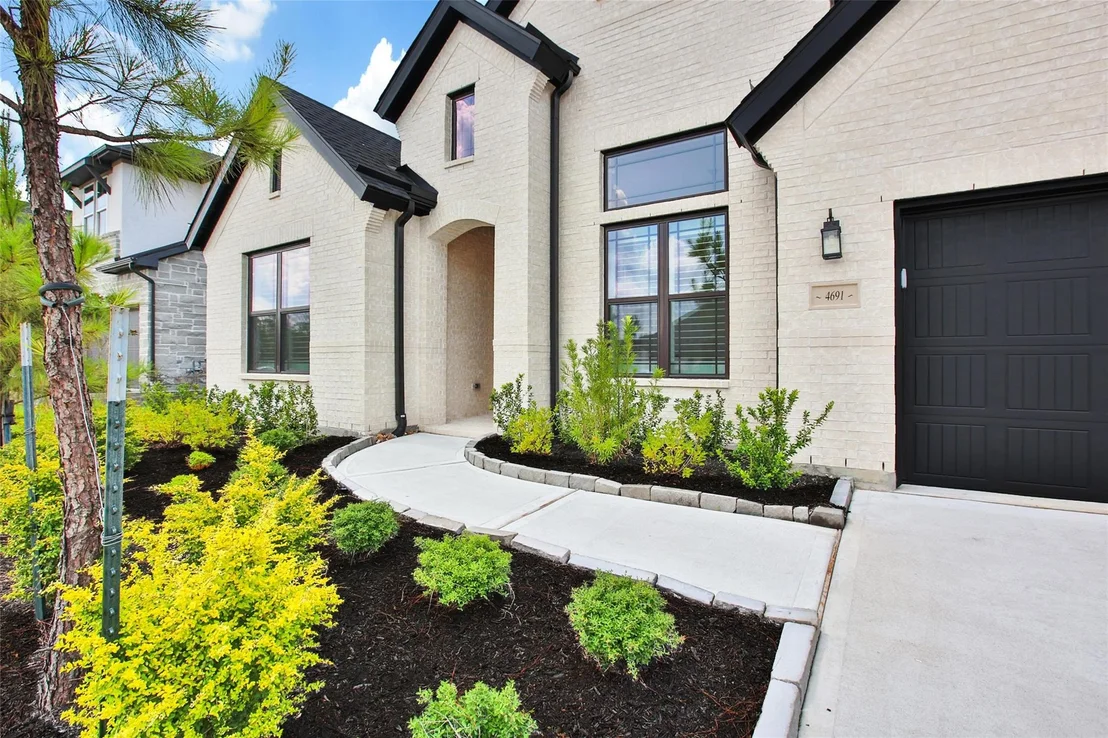 Photo of 4691 Bridgewood Drive