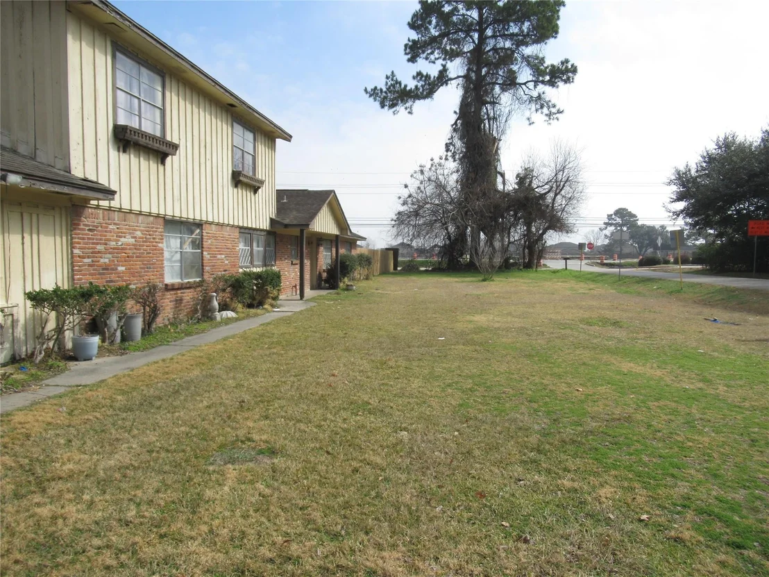 Photo of 1122 Desirable Lane