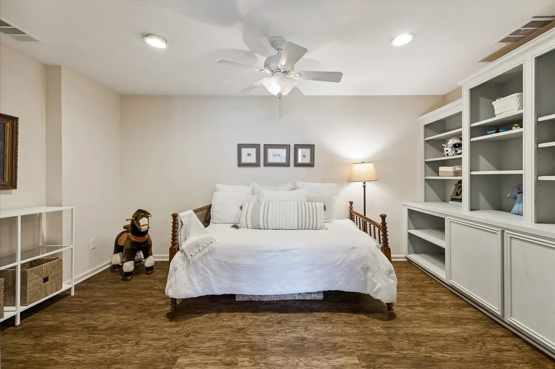 Photo of 6143 Chevy Chase Drive