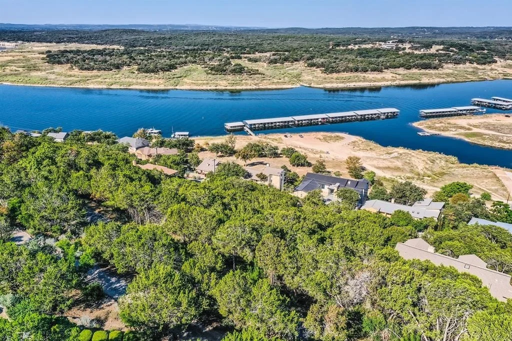Photo of 6101 Lakeshore Drive