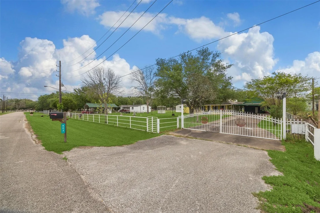 Photo of 803 Hennesey Drive
