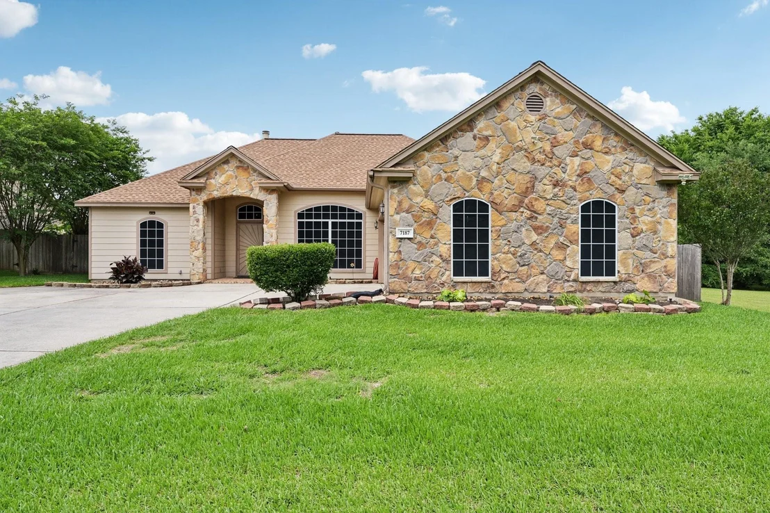Photo of 7187 Edgewater Drive