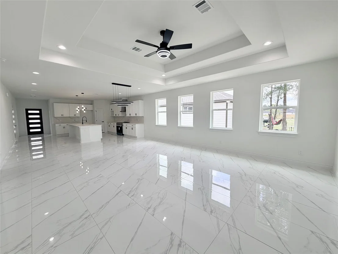 Photo of 1185 Road 5203