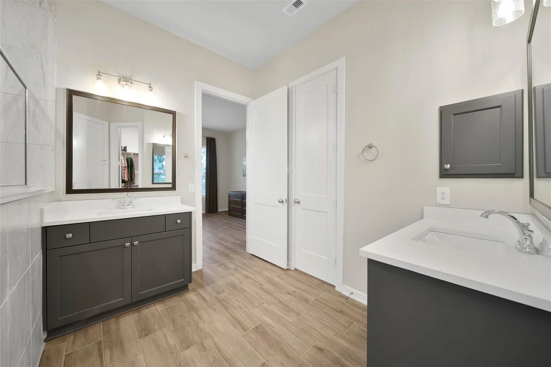 Photo of 10235 Bayou Oaks Drive