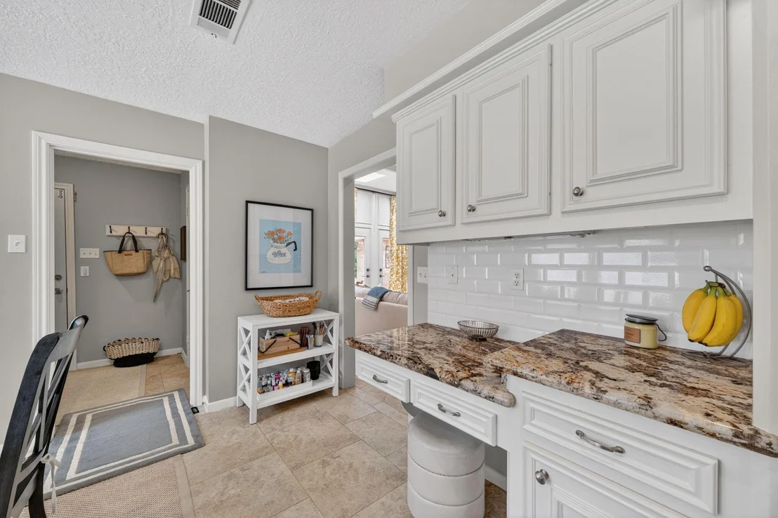 Photo of 1602 S Hearthside Drive