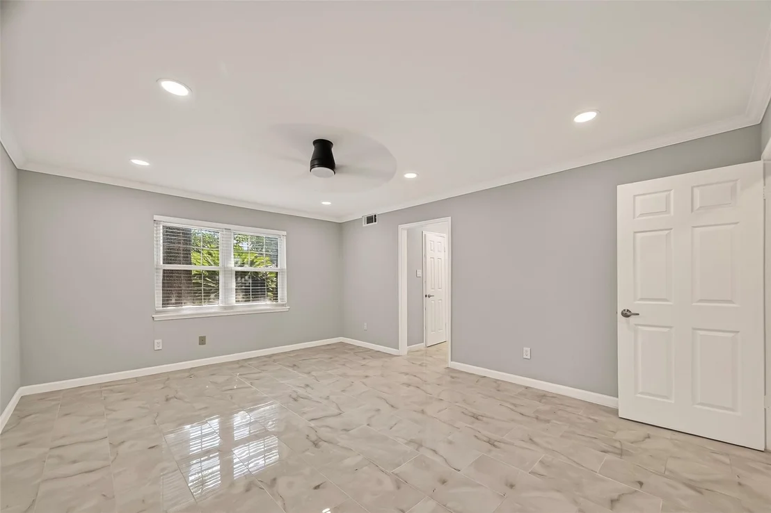 Photo of 418 N Wilcrest Drive