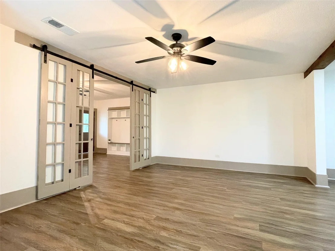 Photo of 210 W Crescent Drive
