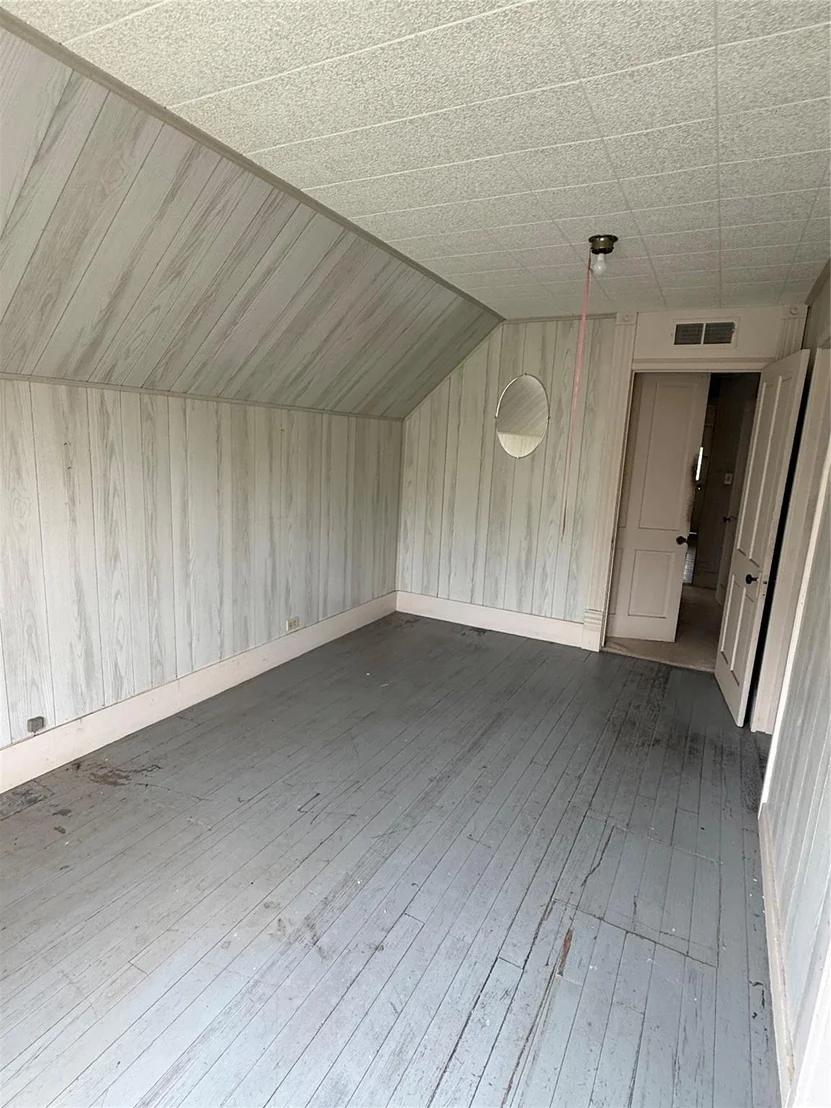 Photo of 208 E State Street