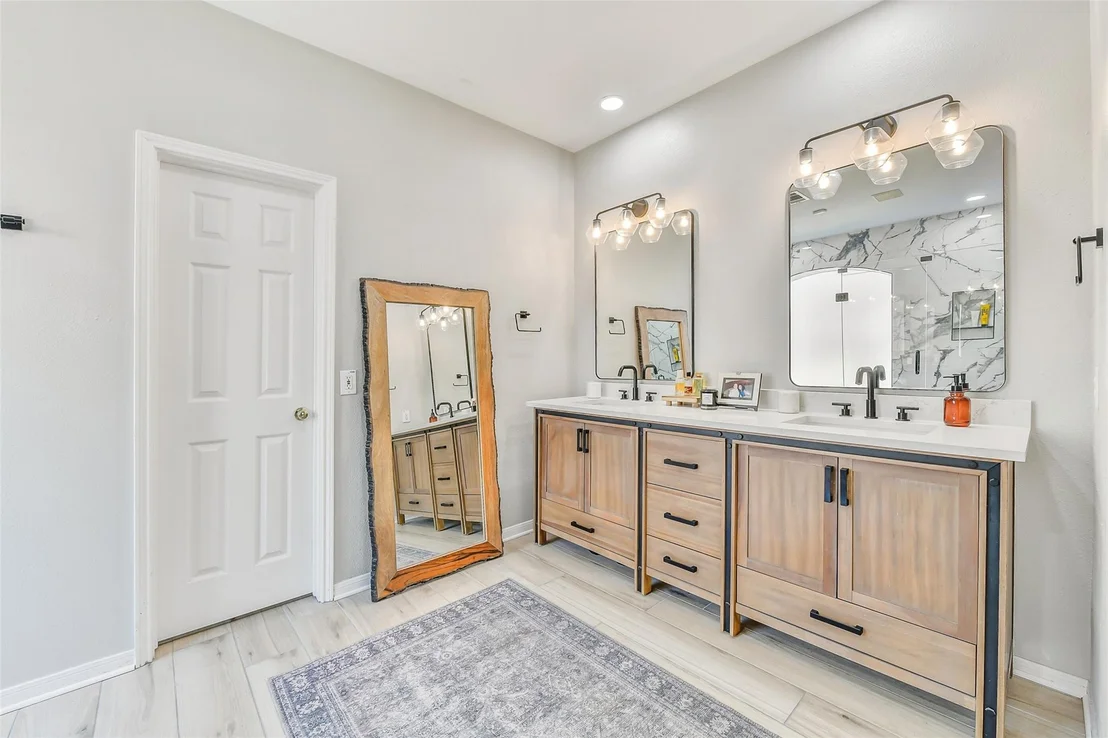 Photo of 2864 Everett Drive